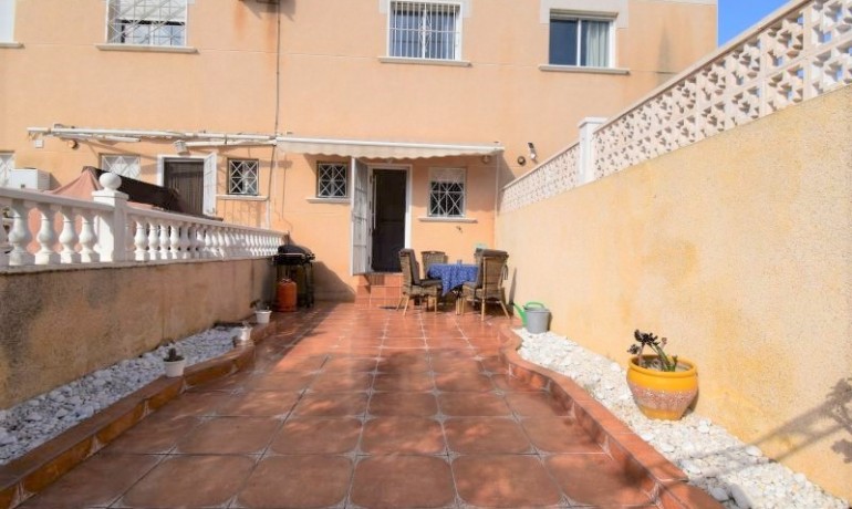 Sale - Townhouse -
Torrevieja