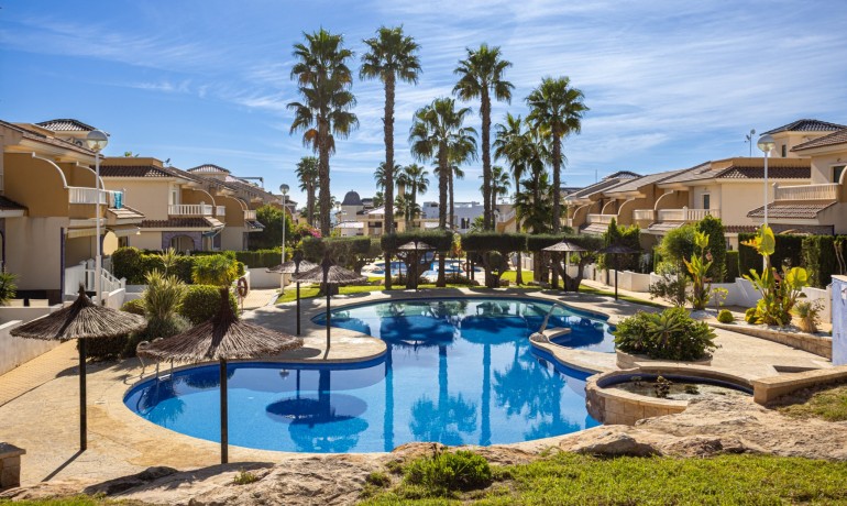 Apartment Ground Floor Apartment - Sale - Cuidad Quesada* -
                Doña pepa