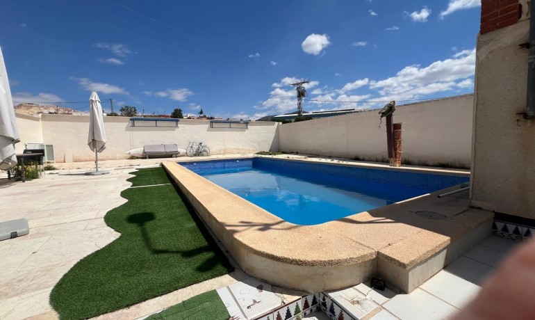 Finca / Landgoed - Herverkoop - Algueña -
                Alguena