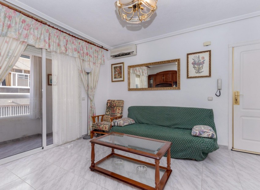 Herverkoop - Appartement / Flat -
Torrevieja* - Estacion de autobuses*