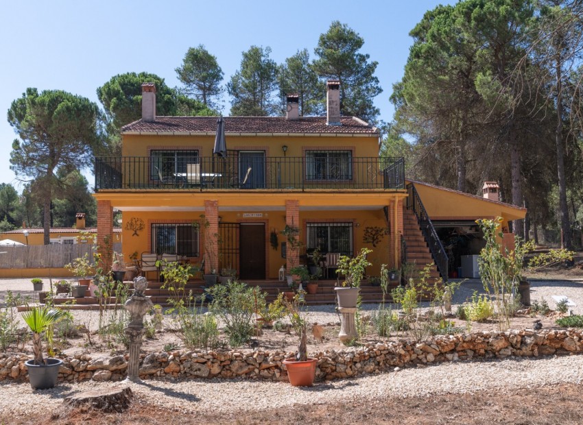 Herverkoop - Finca Country Property -
Bocairent - Inland