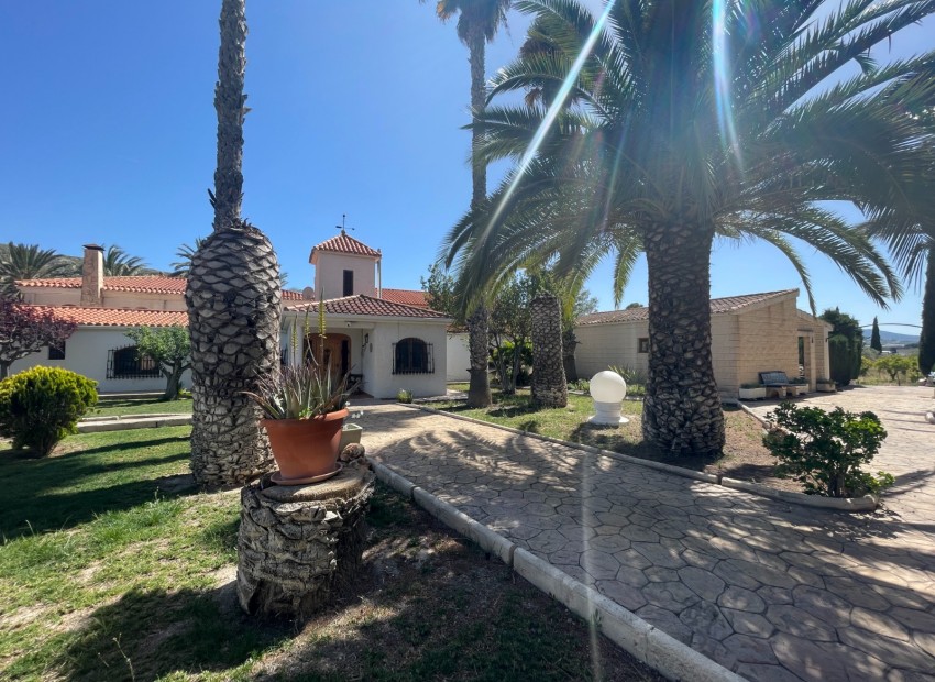 Herverkoop - Finca Country Property -
Elda