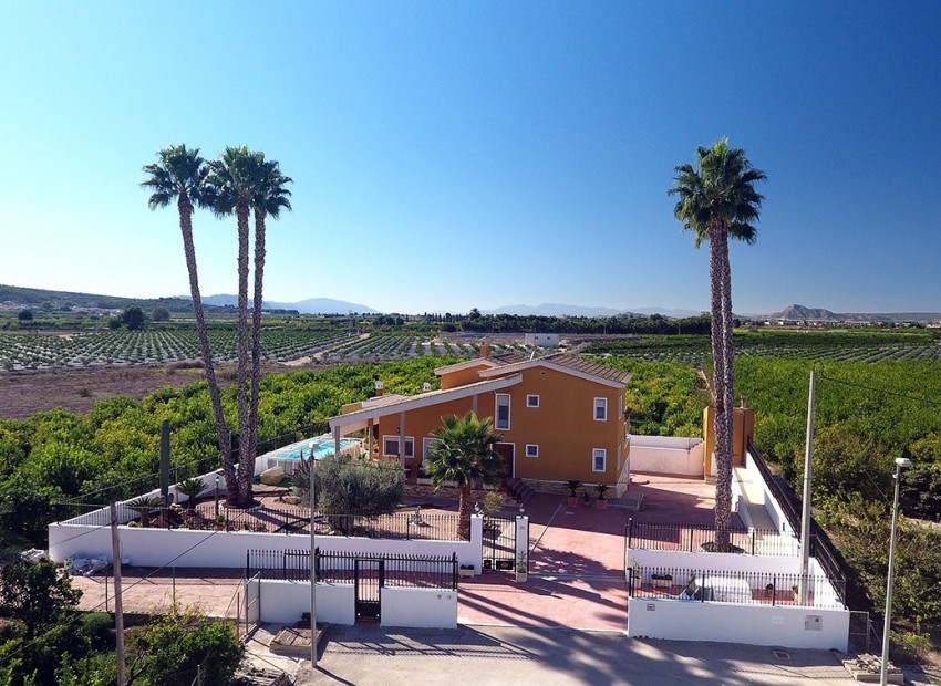 Herverkoop - Finca Country Property -
Orihuela*