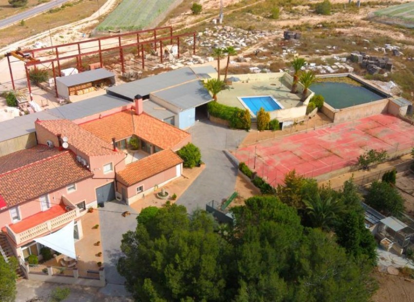 Herverkoop - Finca / Landgoed -
Alicante* - Monovar*