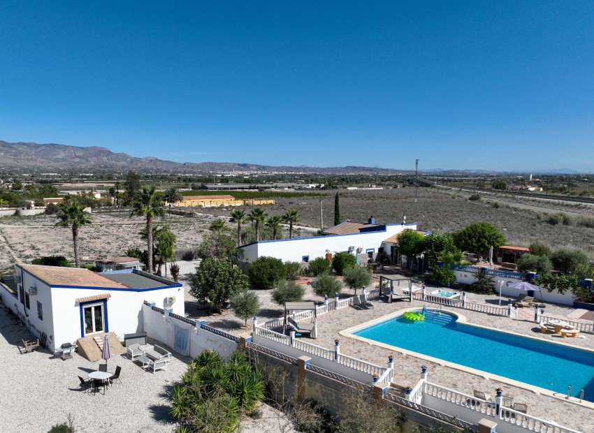 Herverkoop - Finca / Landgoed -
Crevillente