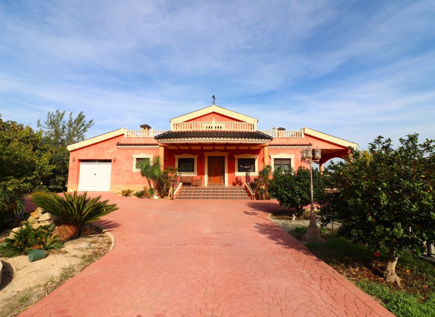 Herverkoop - Finca / Landgoed -
Orihuela - La Campaneta