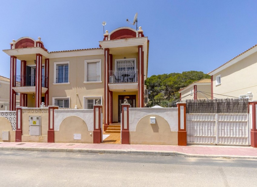 Herverkoop - Herenhuis -
Orihuela Costa* - Campoamor