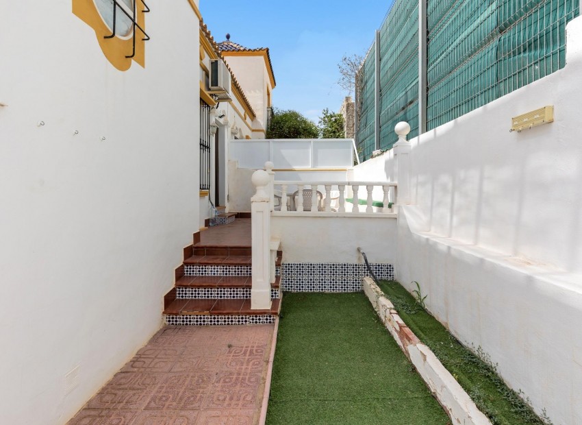 Herverkoop - Herenhuis -
Torrevieja* - Los altos