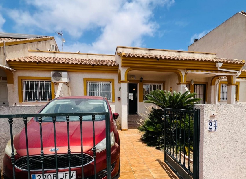 Herverkoop - Huis -
Alicante* - Daya Nueva