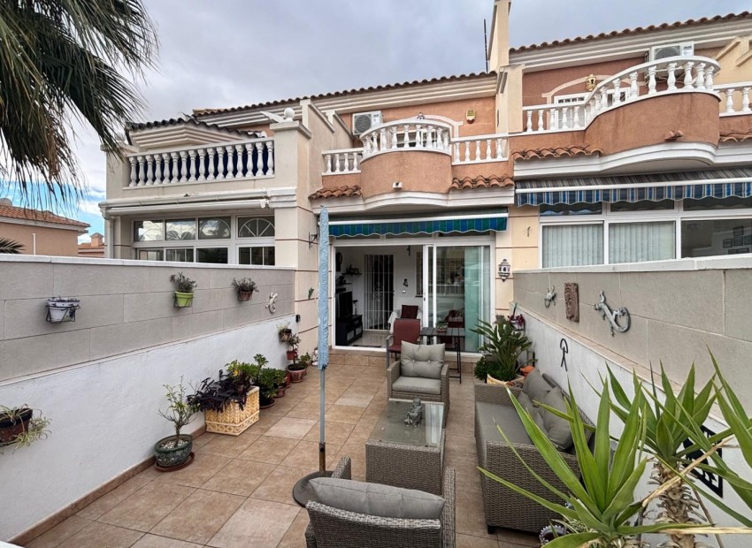 Herverkoop - Huis -
Cuidad Quesada* - Doña pepa