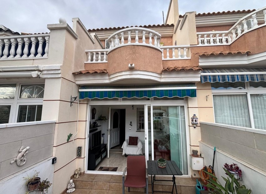 Herverkoop - Huis -
Cuidad Quesada* - Doña pepa