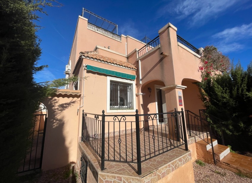 Herverkoop - Huis -
Los Montesinos* - La Herrada