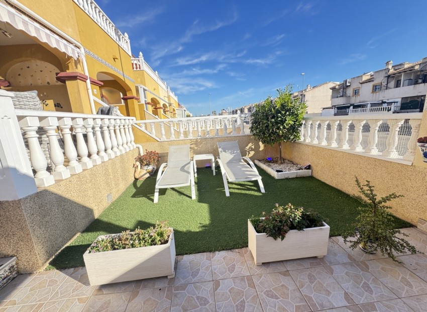 Herverkoop - Huis -
Orihuela Costa* - Cabo Roig