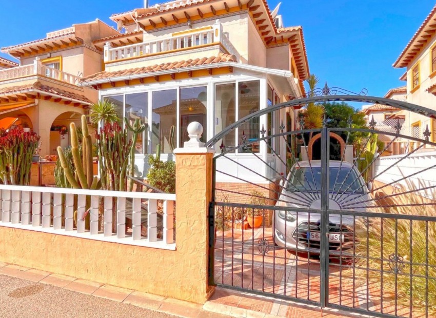 Herverkoop - Huis -
Orihuela Costa - Lomas de Cabo Roig