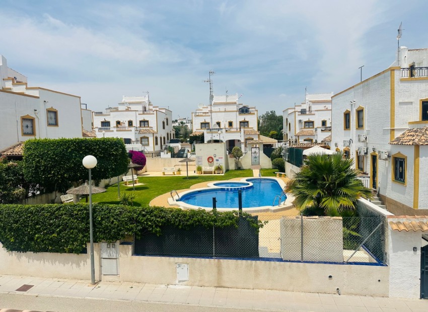 Herverkoop - Huis -
Orihuela* - Entre Naranjos Vistabella