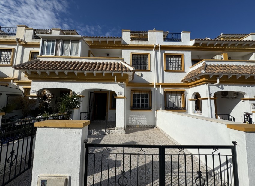 Herverkoop - Huis -
Torrevieja* - Torrevieja