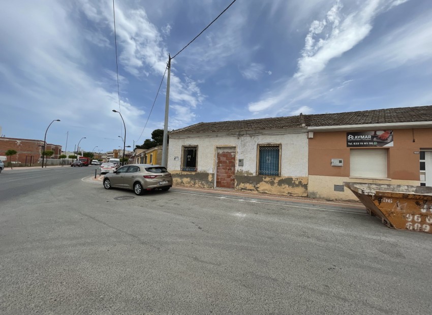 Herverkoop - Plot -
Alicante* - Formentera de Segura*