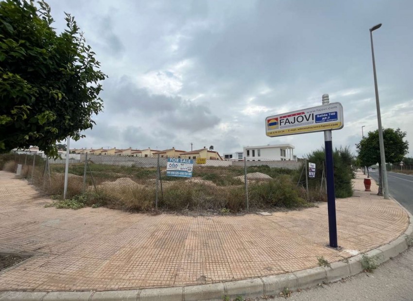 Herverkoop - Plot -
La Marina* - San Fulgencio*