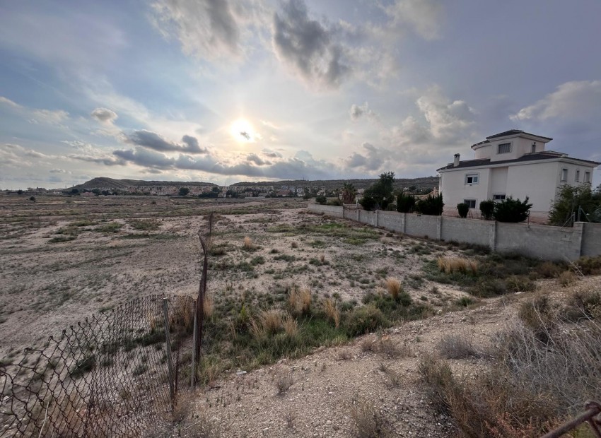 Herverkoop - Plot -
mutxamel