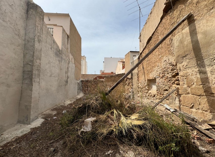 Herverkoop - Plot -
Torrevieja* - Centro