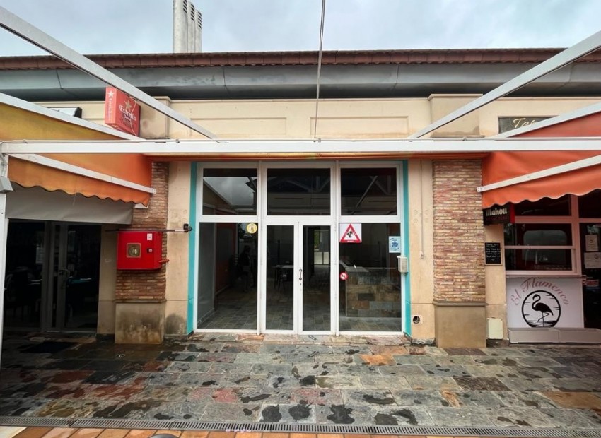 Herverkoop - Reclame -
Algorfa* - La Finca Golf Resort