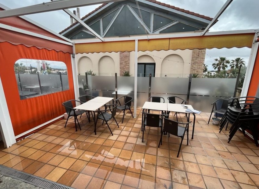 Herverkoop - Reclame -
Algorfa* - La Finca Golf Resort