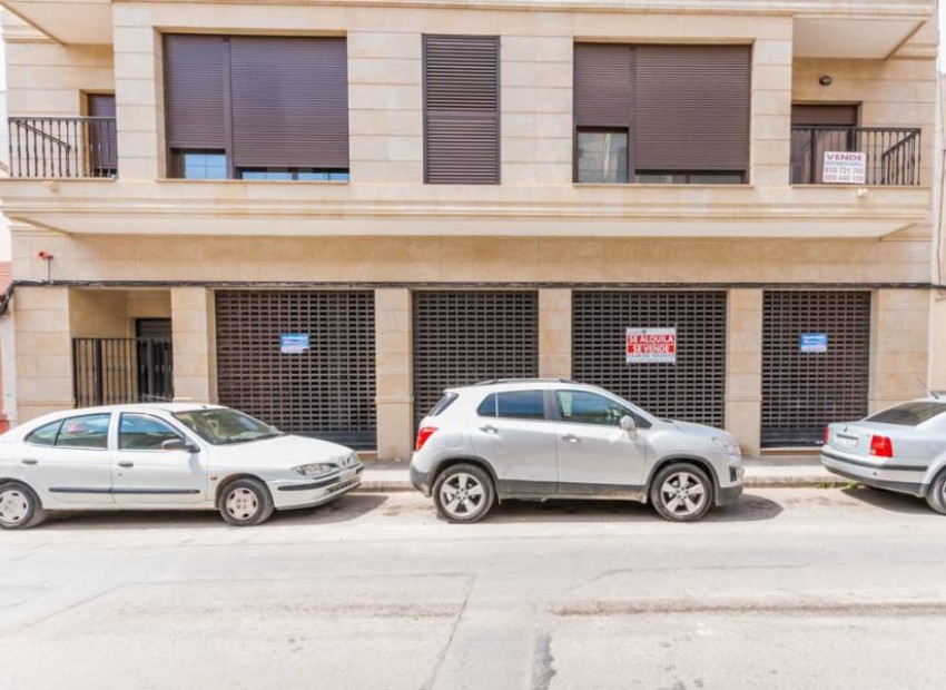 Herverkoop - Reclame -
Alicante* - Almoradi*