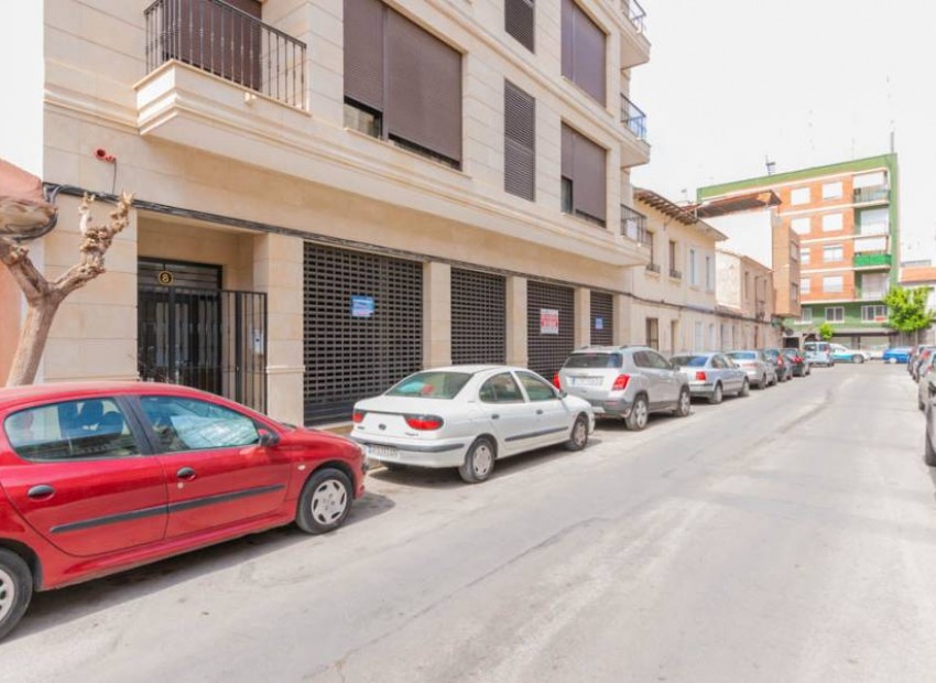 Herverkoop - Reclame -
Alicante* - Almoradi*