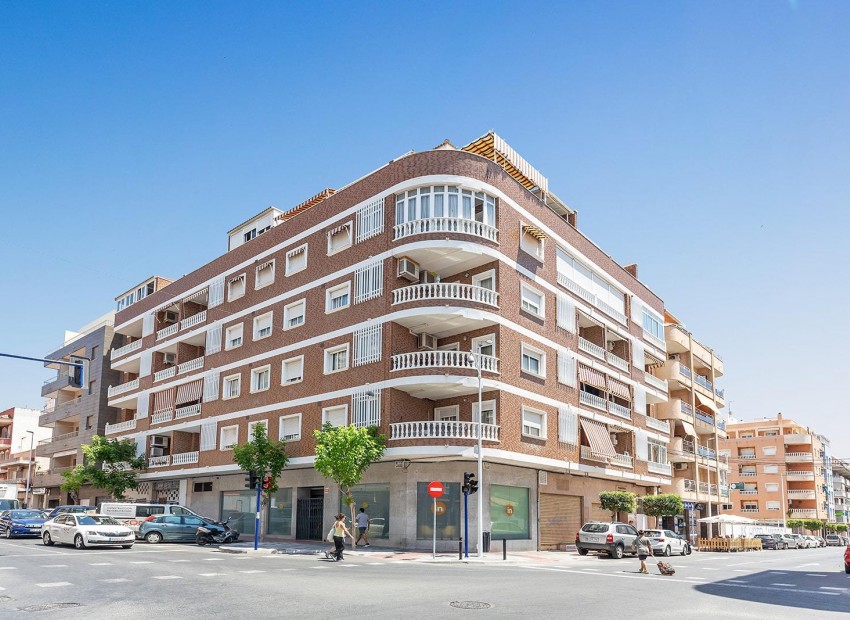 Herverkoop - Reclame -
Torrevieja* - Centro