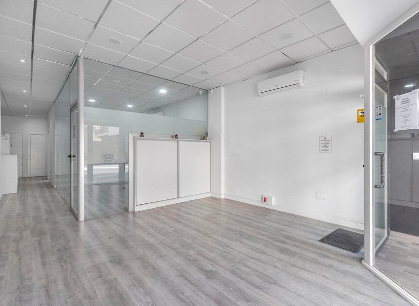 Herverkoop - Reclame -
Torrevieja* - La Mata pueblo