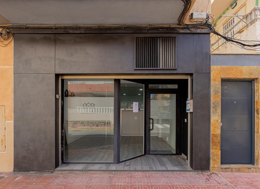 Herverkoop - Reclame -
Torrevieja* - La Mata pueblo