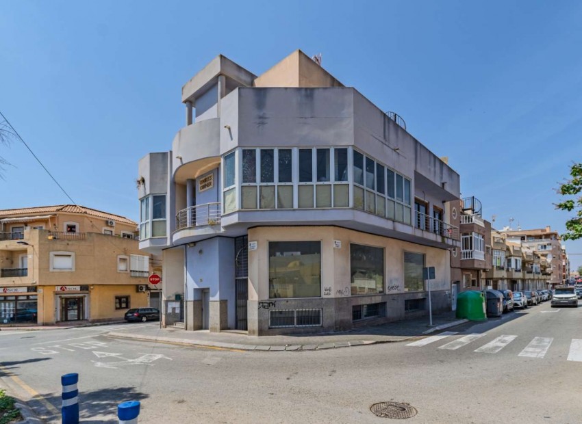 Herverkoop - Reclame -
Torrevieja* - Nueva Torrevieja - Aguas Nuevas