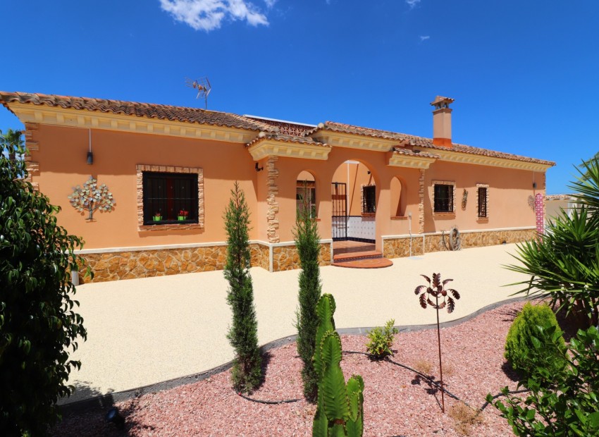 Herverkoop - Villa -
Alicante* - Formentera de Segura*