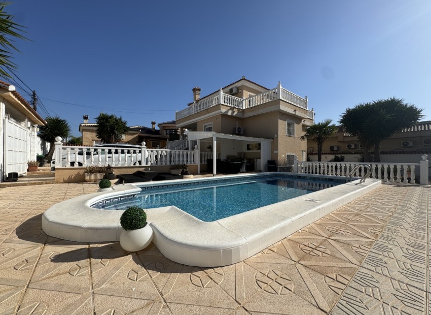 Herverkoop - Villa -
Ciudad Quesada - Ciudad Quesada - Town