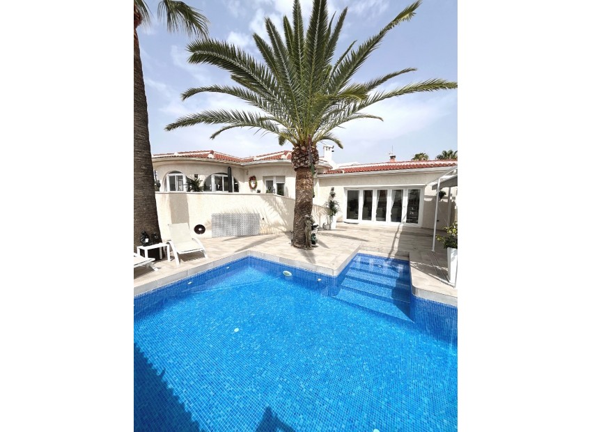 Herverkoop - Villa -
Cuidad Quesada* - Central Quesada