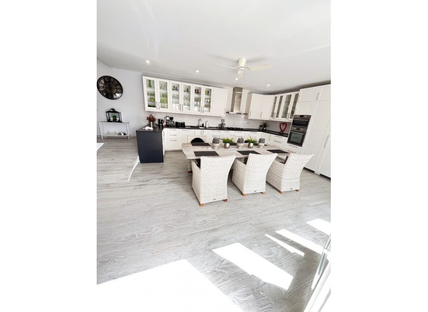 Herverkoop - Villa -
Cuidad Quesada* - Central Quesada