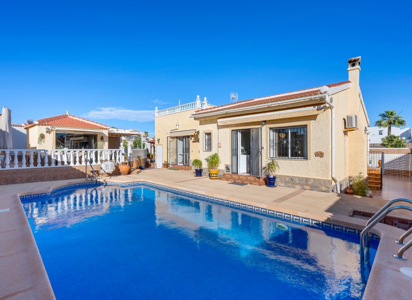 Herverkoop - Villa -
Cuidad Quesada* - Doña pepa