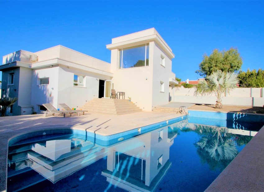 Herverkoop - Villa -
Cuidad Quesada*