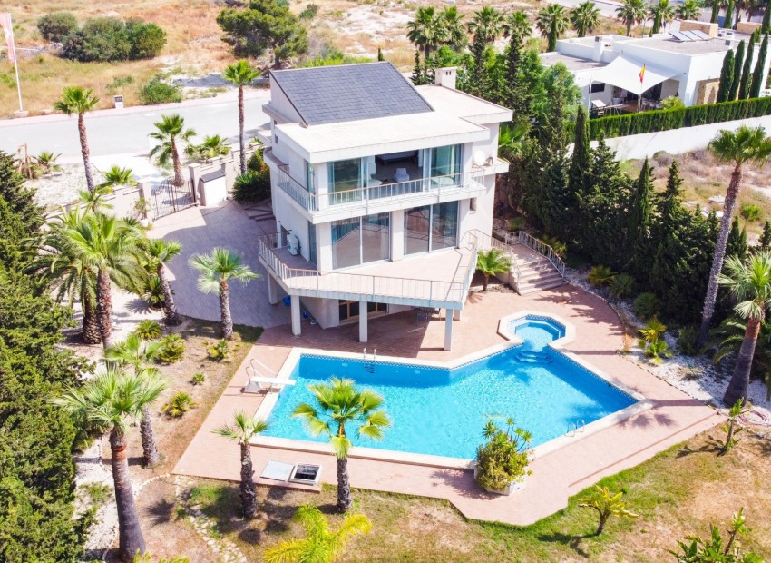 Herverkoop - Villa -
Cuidad Quesada*