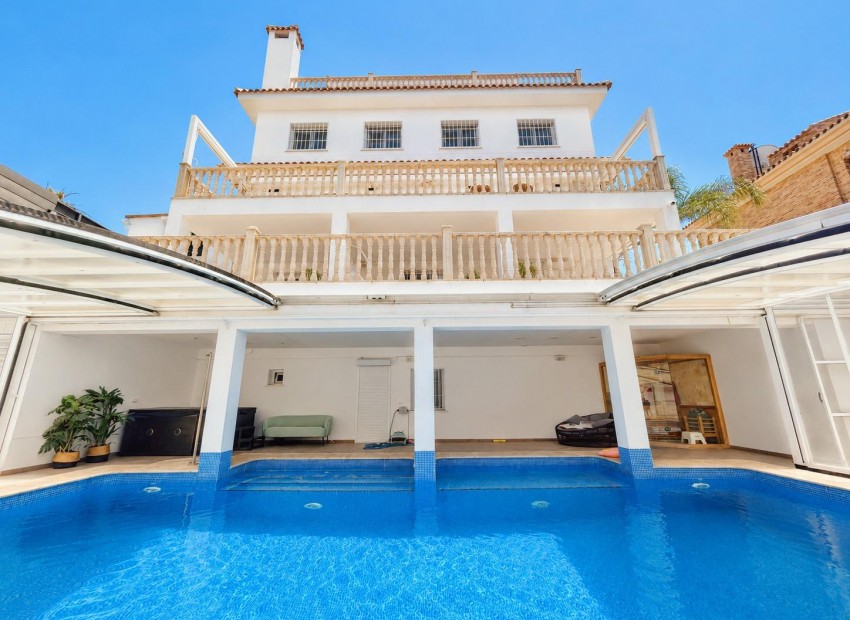 Herverkoop - Villa -
Dehesa de campoamor - Campoamor
