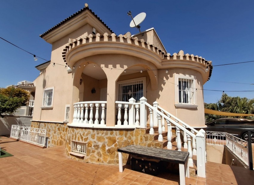Herverkoop - Villa Detached -
Cuidad Quesada* - Doña pepa