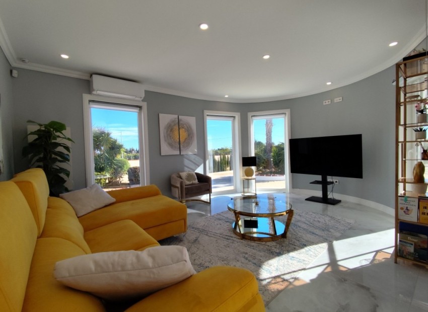 Herverkoop - Villa -
El Mudamiento