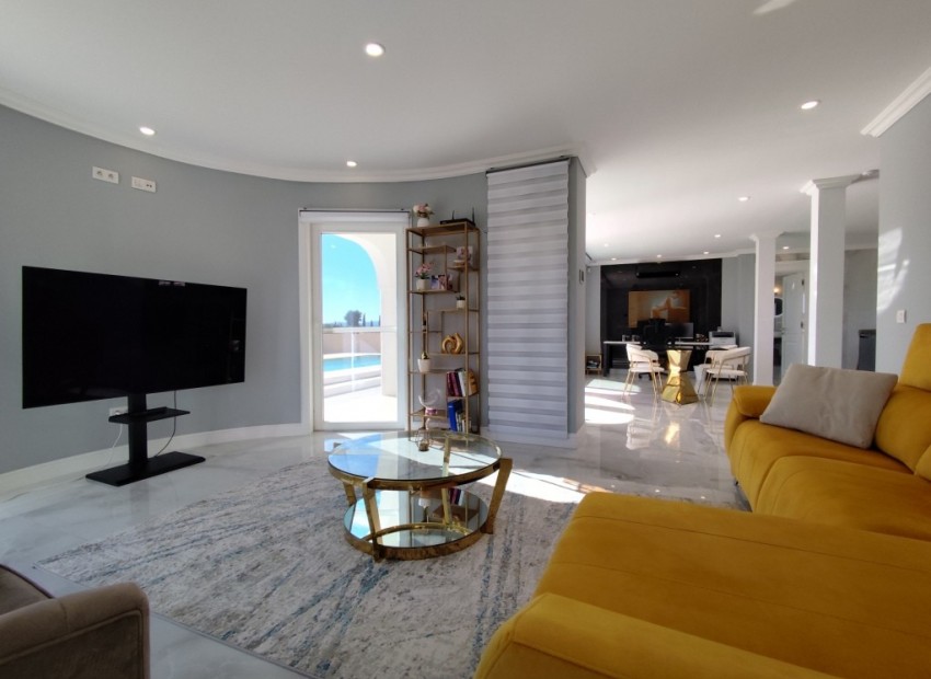 Herverkoop - Villa -
El Mudamiento