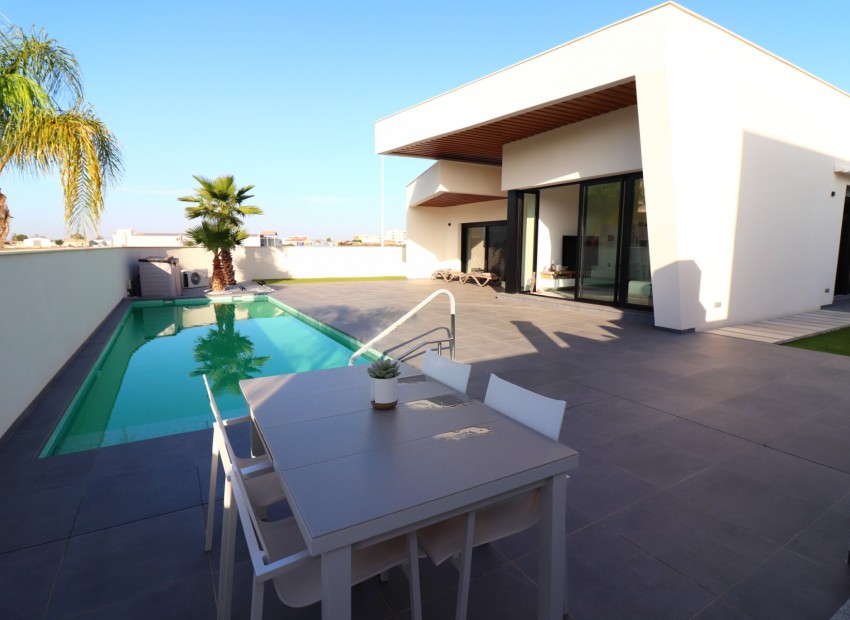 Herverkoop - Villa -
Formentera del Segura - Fincas de La Vega