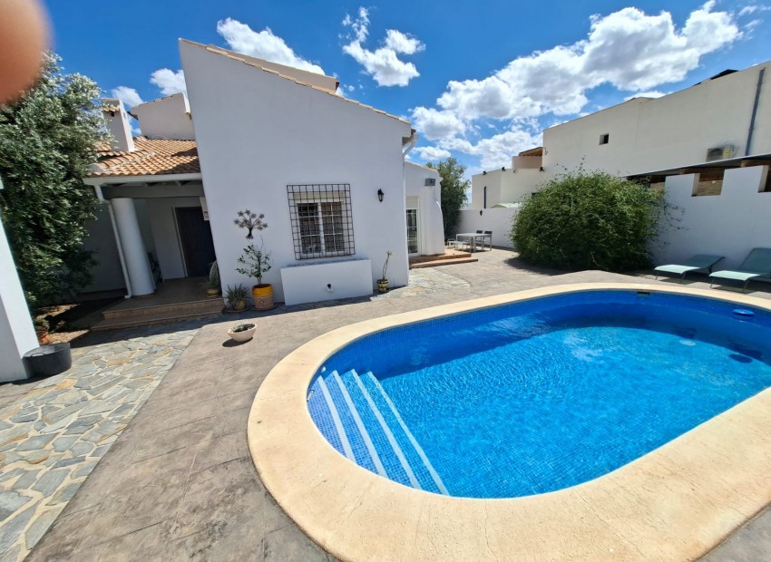 Herverkoop - Villa -
Fortuna - Inland