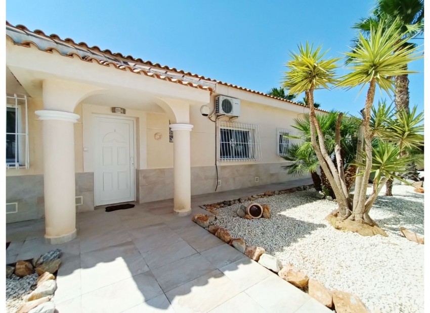 Herverkoop - Villa -
Gea Y Truyols