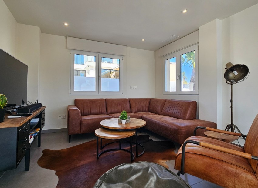 Herverkoop - Villa -
La Marina