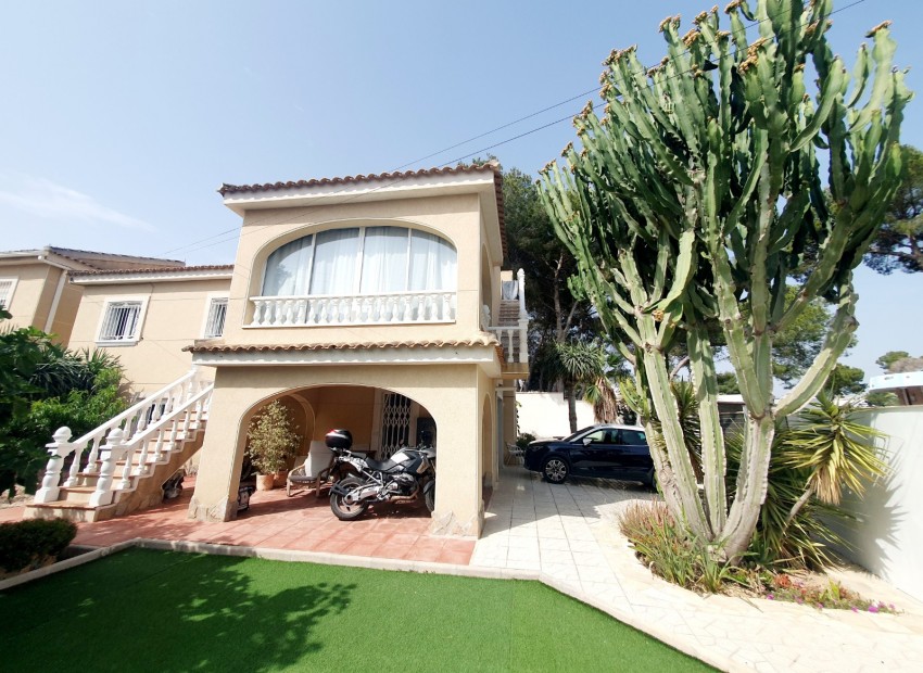 Herverkoop - Villa -
Los Balcones - Torrevieja