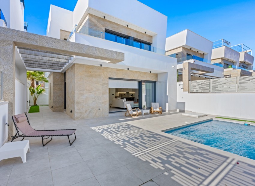 Herverkoop - Villa * -
Orihuela Costa* - Blue Lagoon*