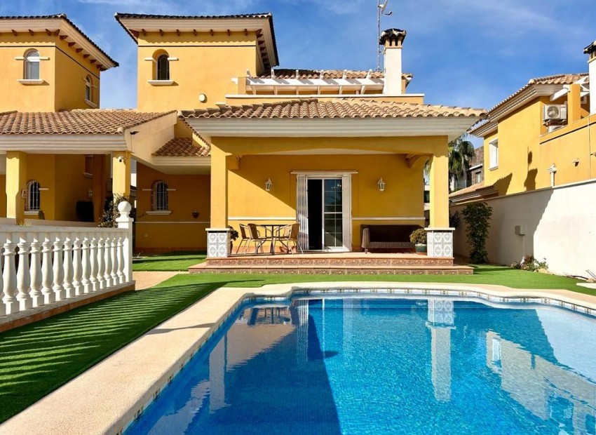 Herverkoop - Villa -
Orihuela Costa - Cabo Roig